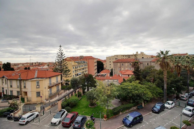 French property for sale in Menton, Alpes-Maritimes - €450,000 - photo 2