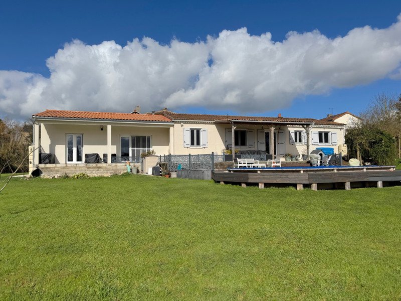 Maison à vendre à Beugnon-Thireuil, Deux-Sèvres - 294.250 € - photo 1