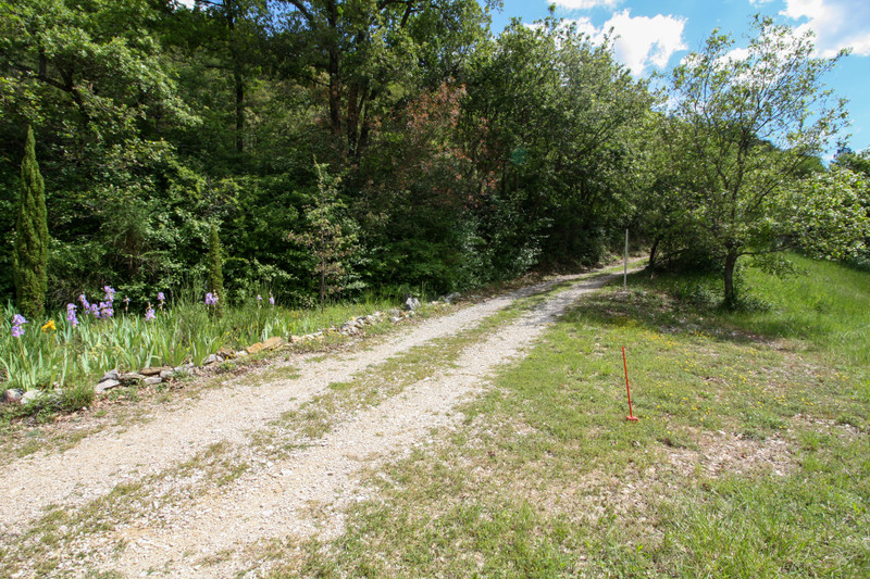 Land for sale in Savoillan Vaucluse In a beautiful valley, close to