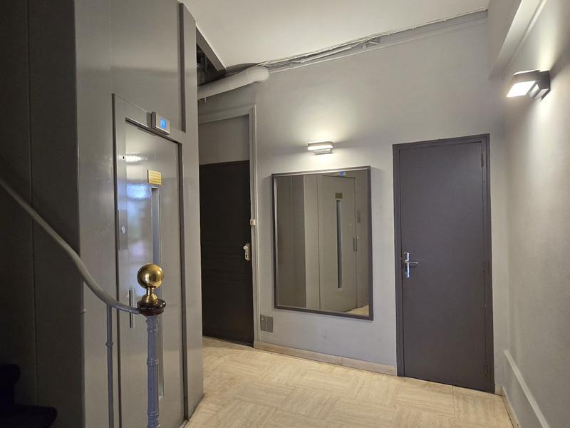 French property for sale in Paris, Paris - €398,000 - photo 2