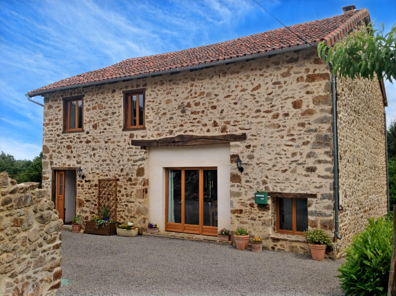 French property for sale in Vayres, Haute-Vienne - €249,550 - photo 1