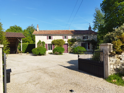 Maison à vendre à Clussais-la-Pommeraie, Deux-Sèvres, Poitou-Charentes, avec Leggett Immobilier