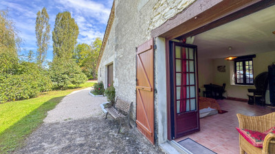 French property for sale in Montcuq-en-Quercy-Blanc, Lot - €205,000 - photo 2