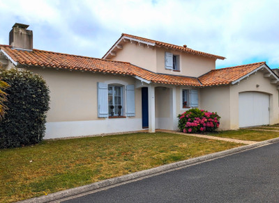 Maison à vendre à L'Aiguillon-sur-Vie, Vendée, Pays de la Loire, avec Leggett Immobilier