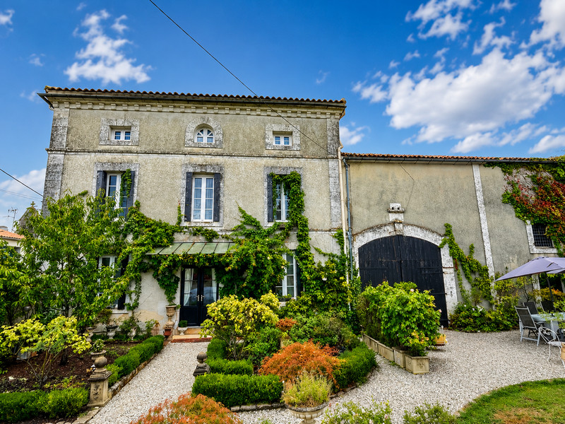 French property for sale in La Chapelle, Charente - €277,000 - photo 0