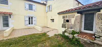 French property for sale in Vix, Vendée - €250,000 - photo 1