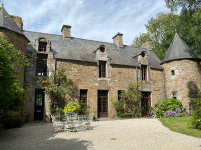 Chateau à vendre à Saint-Hilaire-du-Harcouët, Manche, Basse-Normandie, avec Leggett Immobilier