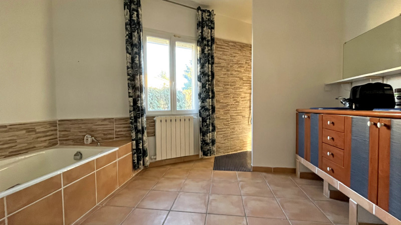 French property for sale in Avignon, Vaucluse - €395,000 - photo 3