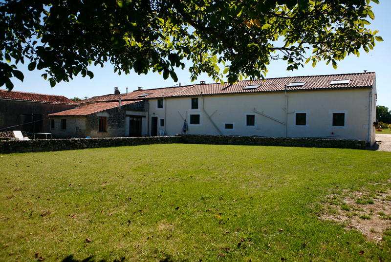 French property for sale in Fontaine-Chalendray, Charente-Maritime - €267,500 - photo 9