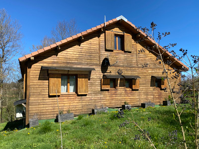 Chalet à vendre à Saint-Cyr-les-Champagnes, Dordogne, Aquitaine, avec Leggett Immobilier