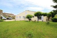 Maison à vendre à Fontaine-Chalendray, Charente-Maritime - 164 999 € - photo 1