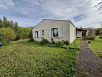 Maison à vendre à La Jarrie, Charente-Maritime - 452.632 € - photo 1