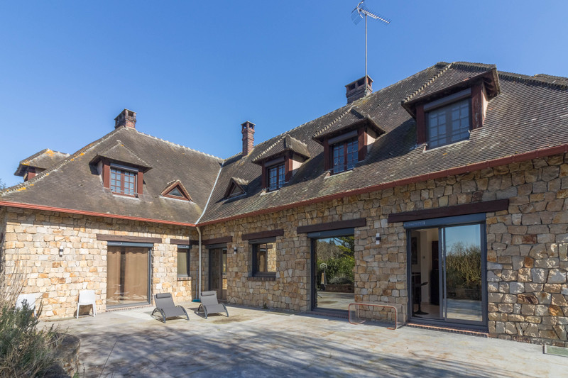 French property for sale in Nonancourt, Eure - €585,000 - photo 1