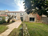 Propriété à vendre à Luçon, Vendée - 349 800 € - photo n°1