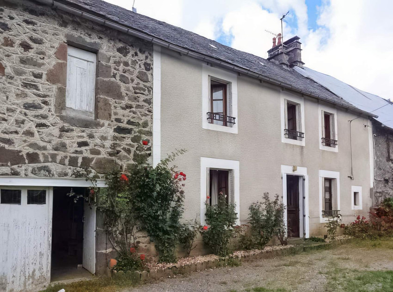 French property for sale in Saint-Saturnin, Cantal - €185,263 - photo 2