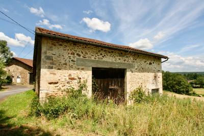 Grange à vendre à Écuras, Charente, Poitou-Charentes, avec Leggett Immobilier