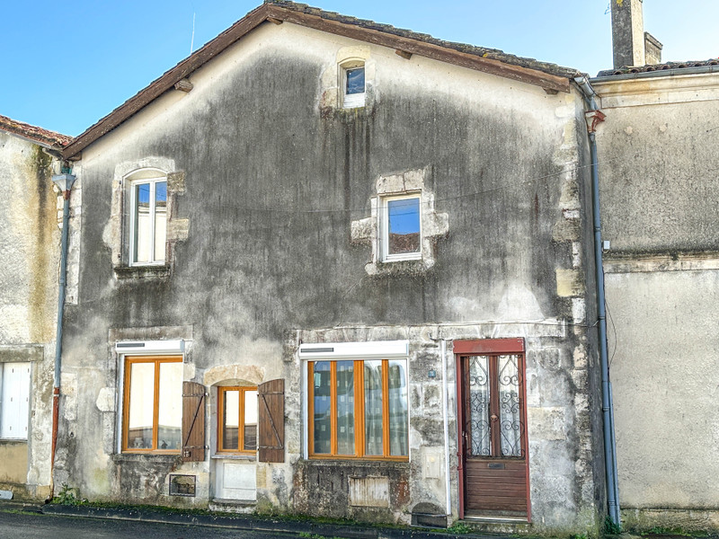 French property for sale in Beauvais-sur-Matha, Charente-Maritime - &#8364;93,500 - photo 2