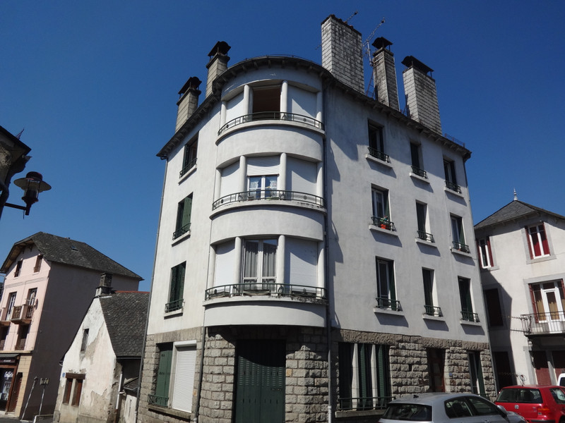 Immeuble à vendre à Condat, Cantal - 160 000 € - photo 1