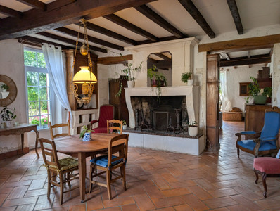 French property for sale in Condéon, Charente - €530,000 - photo 5