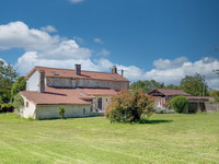 Propriété à vendre à Beugnon-Thireuil, Deux-Sèvres - 225 000 € - photo n°1