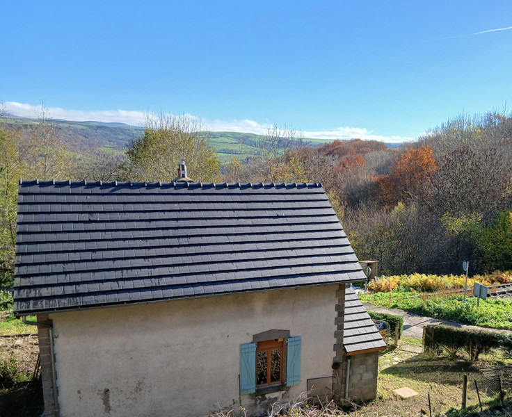 French property for sale in Lugarde, Cantal - €92,000 - photo 2