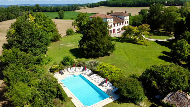 French property for sale in Lauzun, Lot-et-Garonne - €799,000 - photo 2