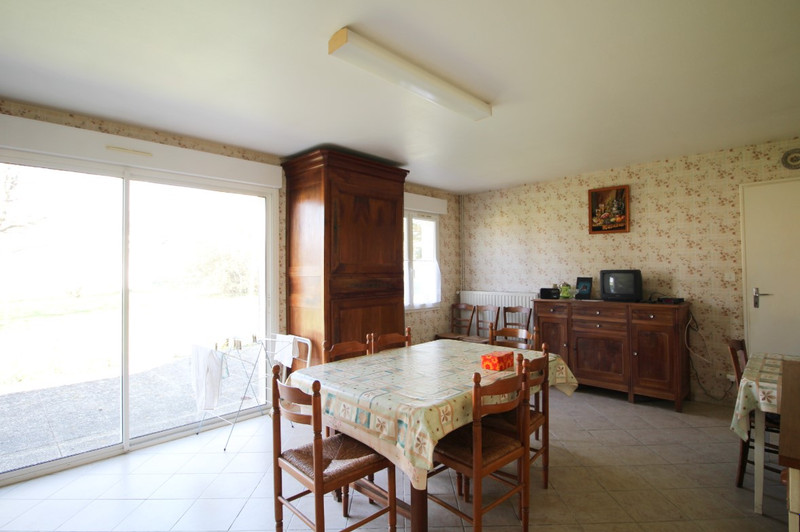 French property for sale in Saleignes, Charente-Maritime - €189,000 - photo 3