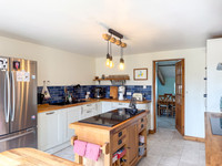 Maison à vendre à La Chapelle-Saint-Laurent, Deux-Sèvres - 215.000 € - photo 4