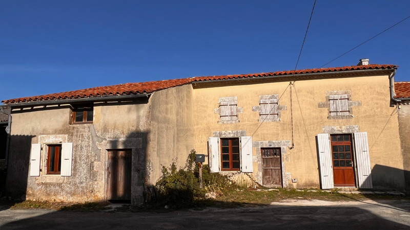 Maison à vendre à Asnières-la-Giraud, Charente-Maritime - 130 800 € - photo 1