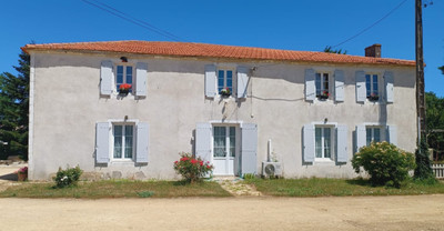 French property for sale in Angliers, Charente-Maritime - €595,000 - photo 1