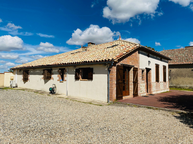 French property for sale in Durfort-Lacapelette, Tarn-et-Garonne - €362,000 - photo 3