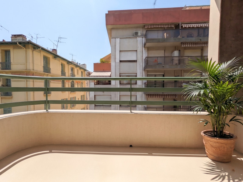 French property for sale in Nice, Alpes-Maritimes - €470,000 - photo 1