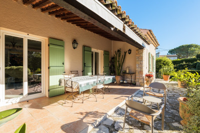 French property for sale in La Gaude, Alpes-Maritimes - €850,000 - photo 2