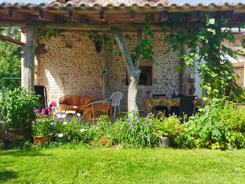 French property for sale in Genouillé, Vienne - €167,400 - photo 3