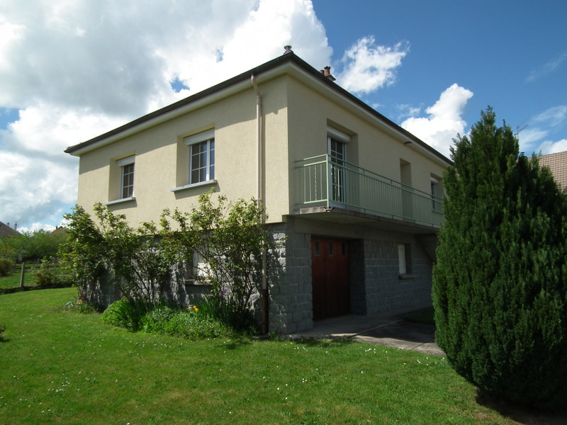Maison à vendre à Auzances, Creuse - 129 900 € - photo 1