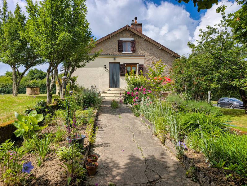 Maison à vendre à Arnac-la-Poste, Haute-Vienne - 97.500 € - photo 1