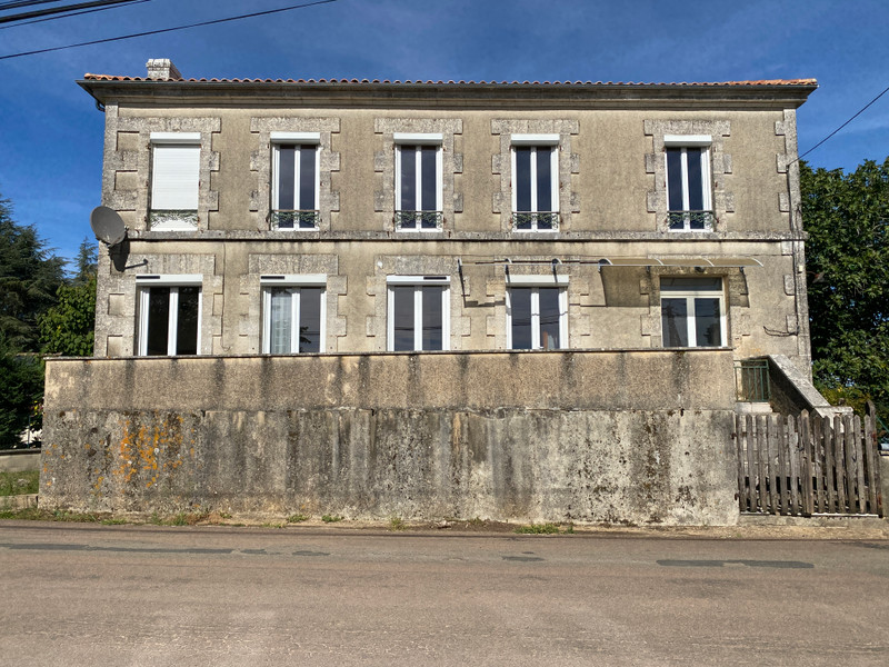 French property for sale in Javerlhac-et-la-Chapelle-Saint-Robert, Dordogne - €119,900 - photo 0