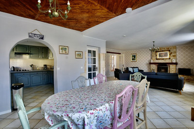 French property for sale in Sauzé-Vaussais, Deux-Sèvres - €327,540 - photo 3