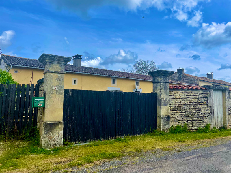French property for sale in Melleran, Deux-Sèvres - €183,600 - photo 4