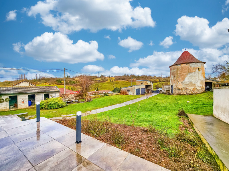 French property for sale in Cusset, Allier - €359,300 - photo 1