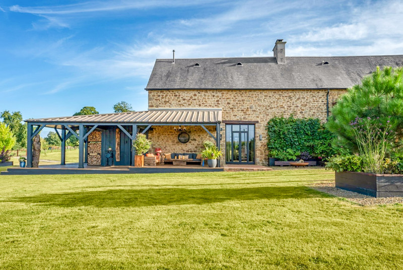 French property for sale in Mortain-Bocage, Manche - €725,000 - photo 2