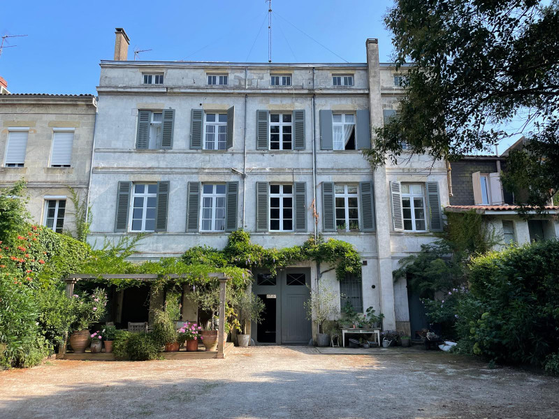 Maison à vendre à Sainte-Foy-la-Grande, Gironde - 899.950 € - photo 1