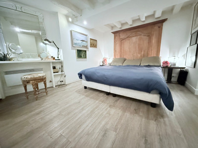 Heart of Latin Quarter, Character apartment, 90m2, 1st Floor, views Quai de Seine & Notre Dame Cathedral