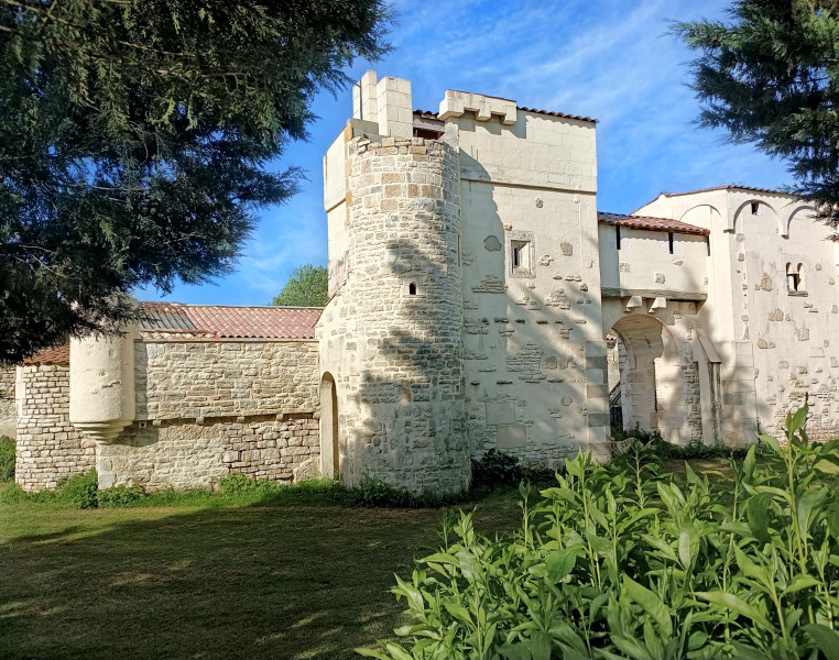 French property for sale in Taugon, Charente-Maritime - €459,500 - photo 0