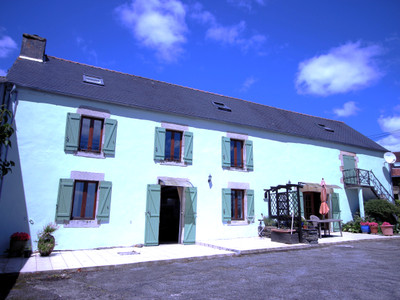 French property for sale in Saint-Coulitz, Finistère - €911,600 - photo 1