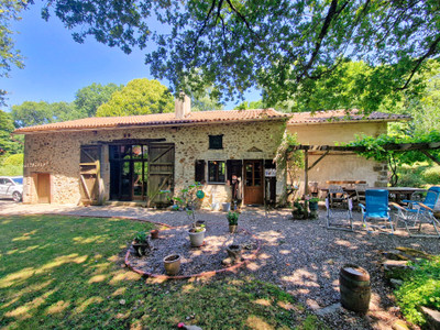 Maison à vendre à Saulgond, Charente, Poitou-Charentes, avec Leggett Immobilier