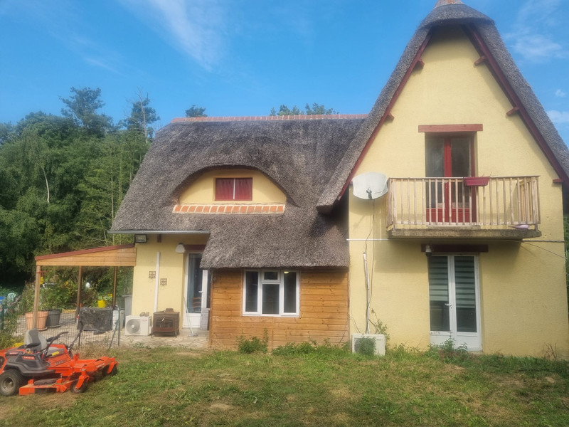 French property for sale in Ballots, Mayenne - €269,999 - photo 0