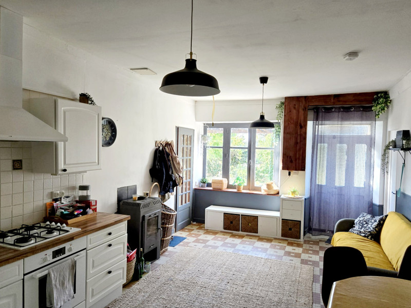 French property for sale in Le Pas, Mayenne - €90,000 - photo 2