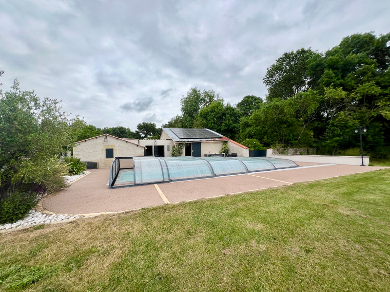 French property for sale in Genouillé, Charente-Maritime - €370,000 - photo 3
