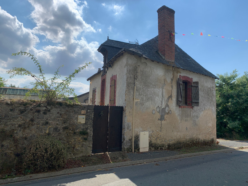 French property for sale in Épineux-le-Seguin, Mayenne - &#8364;35,000 - photo 2